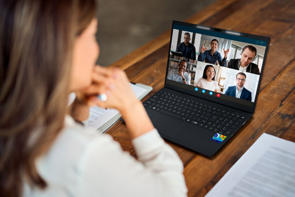 Positivo lança notebook com Minitela interativa