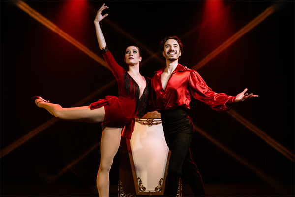 Assistimos a “O Grande Show de Mágica” do ilusionista Maicon Clenk