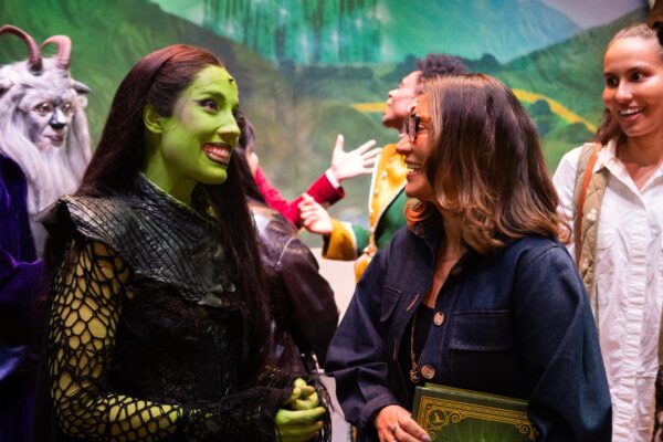 Janja assiste a musical “Wicked” em São Paulo