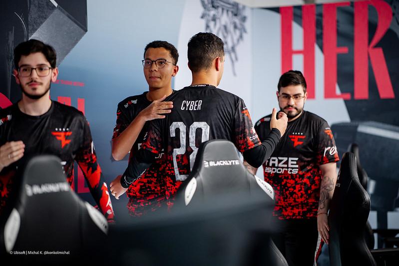 FaZe Clan avança para final da Chave Superior do Six Invitational; FURIA e Fluxo W7M duelam para continuar no torneio