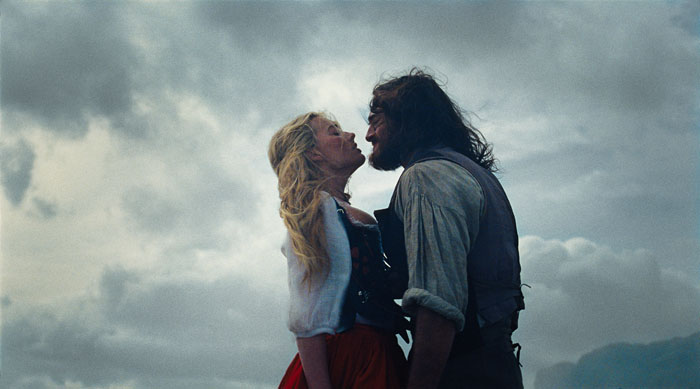 “O Morro dos Ventos Uivantes” atinge primeiro lugar nas bilheterias no Brasil e no mundo